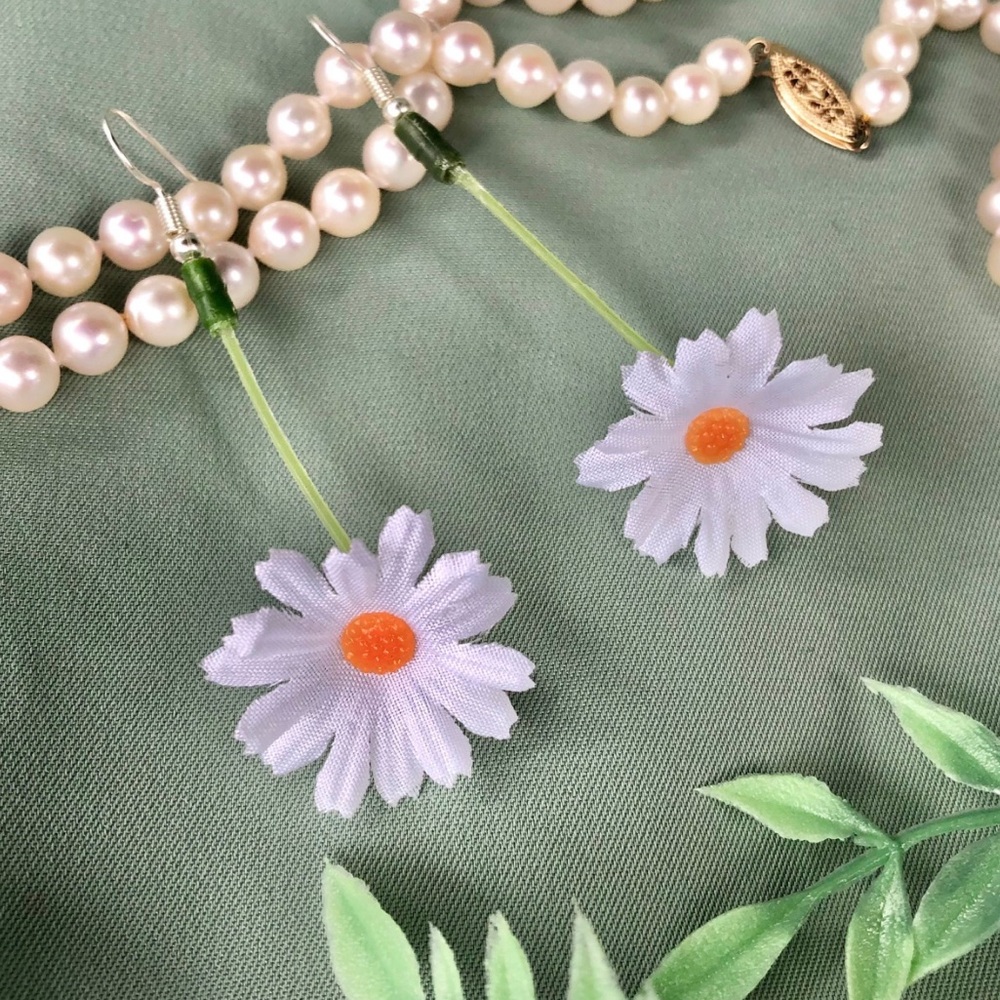 Daisy White Flower Stem Dangle Earrings